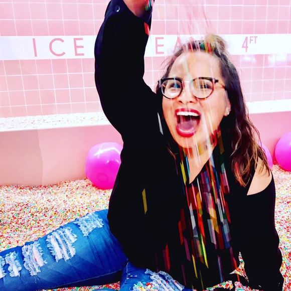 Meet your Posher, Nicole - Picture 1 of 1